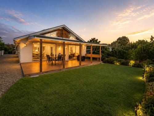 . Getaway Waiheke- Stay Waiheke