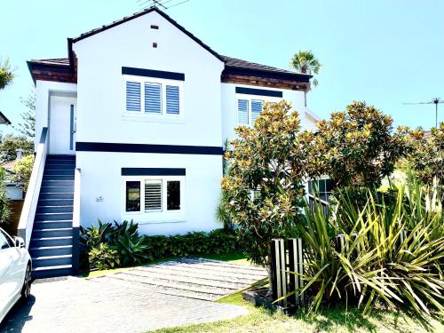 Manly Beach family retreat plus rare onsite parking - Sydney Manly Beach family retreat plus rare onsite parking - Sydney