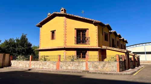 Viesnīcas āriene, Cama King Size, Jardín y Barbacoa a 10 min de León (Cama King Size, Jardin y Barbacoa a 10 min de Leon) in Virgen Del Camino