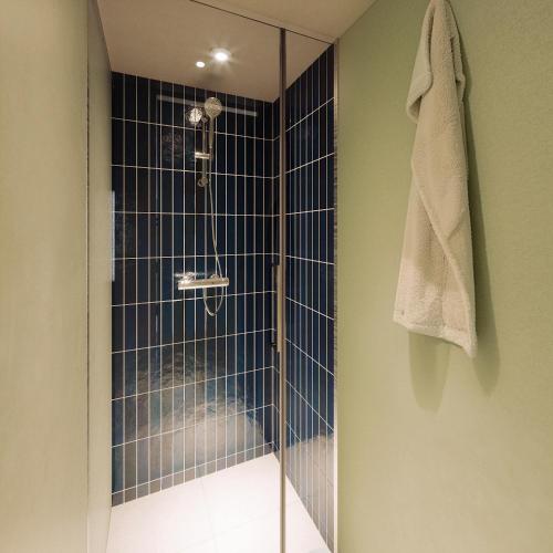 Shower, Waverley Capsule Hotel in Edinburgh