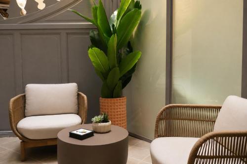 Legazpi Doce Rooms & Suites - image 5