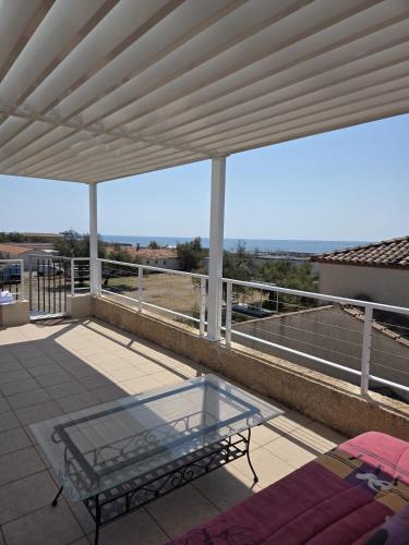 1st floor beachfront villa with stunning views