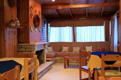 Pub/Lounge, Hotel Galaxias in Paralia Agion Panton