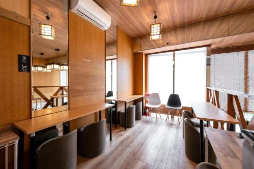 Shared lounge/TV area, TOKYO E JOY INN West Shinjuku Branch near Casa de Eduardo