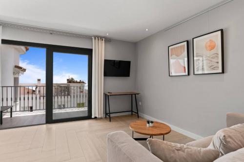 Suite 415 Modern living, two terraces & sea views