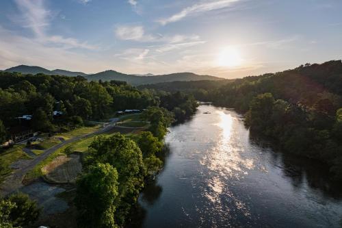 Asheville River Cabins, WorldHotels Backdrop
