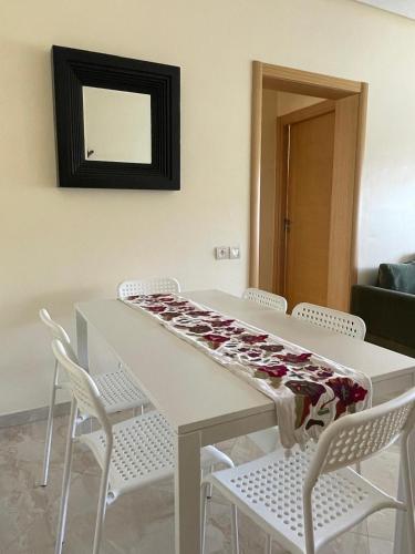 Lumineux appartement a Bouznika in 아인 조라