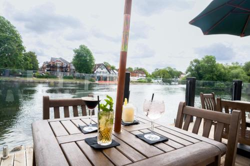 Balcony/terrace, Thames Riviera Hotel in Slough