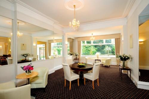 Ruang bersama/area TV, Burley Court Hotel in Bournemouth