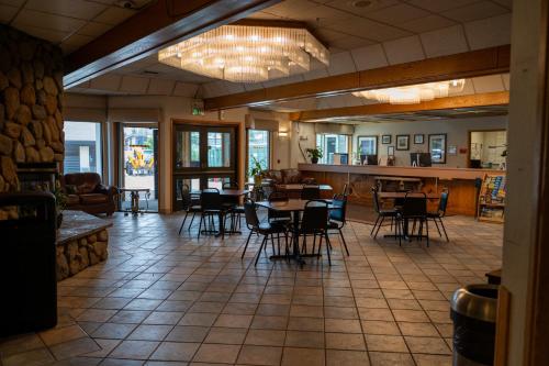 로비, 실로 인 매머드 레이크스 (Shilo Inn Mammoth Lakes) in 매머드 레이크 시내