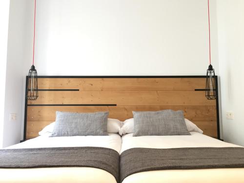 Double Room with Balcony image 9