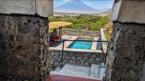 Eagle Nest lake Natron Lodge in Нгоронгоро