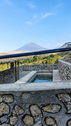Eagle Nest lake Natron Lodge in Нгоронгоро
