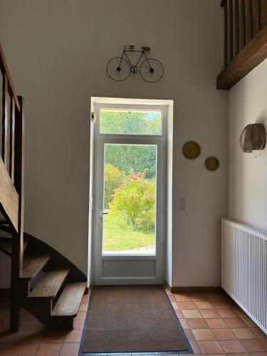 Maison de charme avec jardin au bord du canal in Жімуй