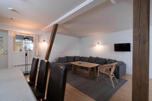 2 bedrooms, 3 beds