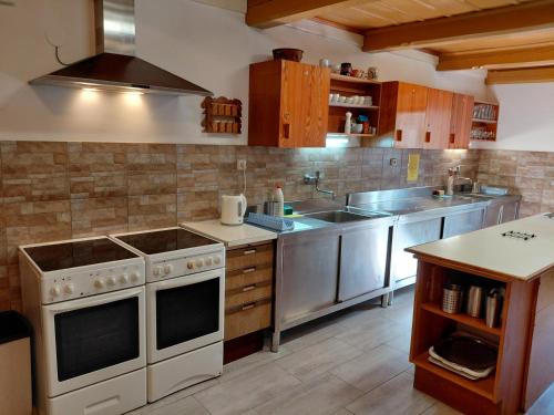 Kitchen, Horska chata U Pekaru in Pec pod Snezkou