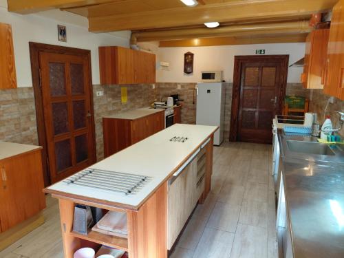 Kitchen, Horska chata U Pekaru in Pec pod Snezkou