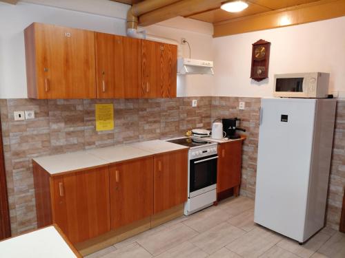 Kitchen, Horska chata U Pekaru in Pec pod Snezkou