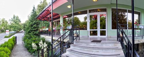 Family Hotel Gabrovo - image 3