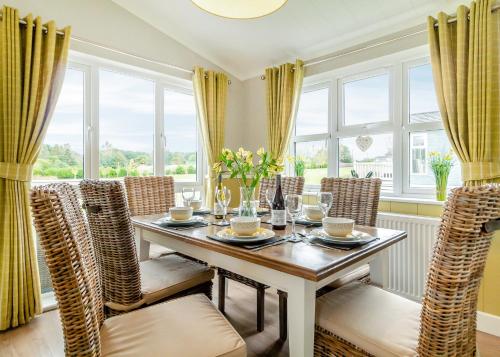 Viesnīcas āriene, Otters Mead Boutique Lodges in Beetley