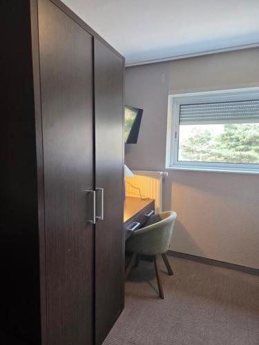 2 twin beds