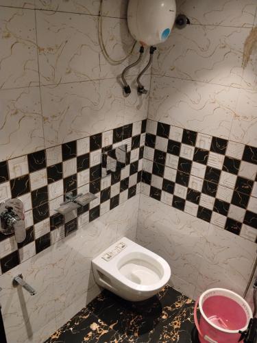 Bad, Bhumi Dormitory Near Us Embassy BKC Only Males in Dadar