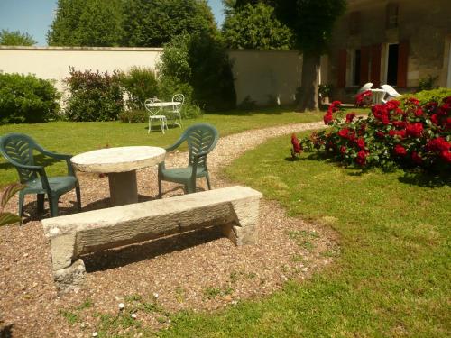 Garden, Galot La Chapelle in Gardegan-et-Tourtirac