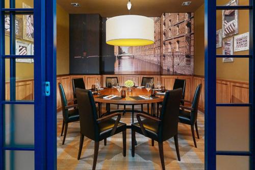 Restaurant, Hamburg Marriott Hotel in City Center