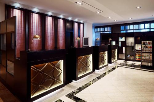 Lobby, Hamburg Marriott Hotel in City Center