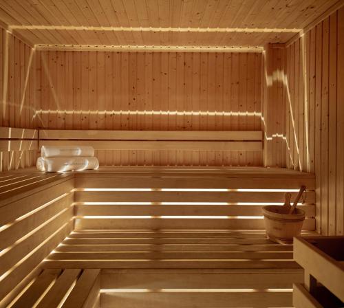 Mediterranean Beach Hotel - image 4