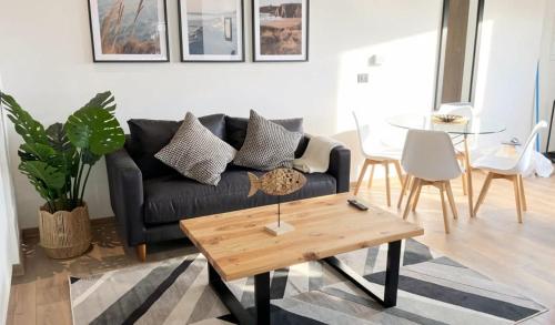Cozy 1 Bedroom in Santiago in Somma Asturias