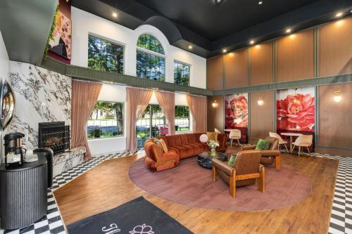 Lobi, The Buxton, BW Signature Collection in Fort Collins (CO)