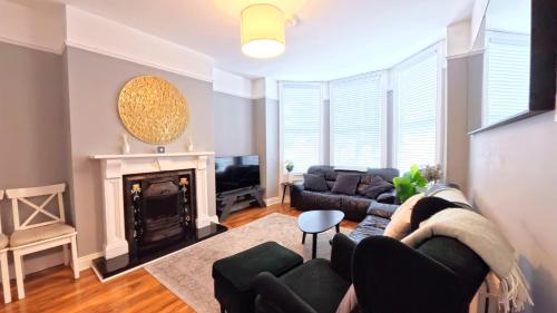 Exterior view of The Urban Oasis - Great location near Pubs, Restaurants and more! Bus links on doorstep
