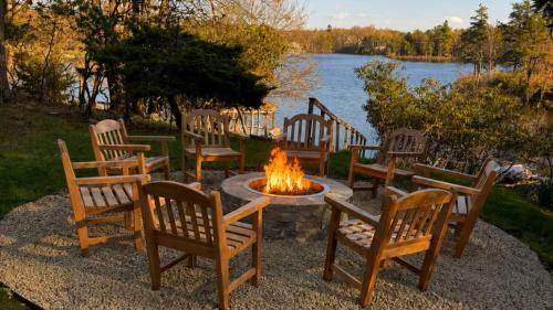 Lakefront HotTub Sauna Kayaks Fire Pit in Tobyhanna Township (PA)