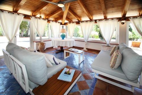 Villa Silvia direttamente sul mare in Caronia (Sicily)