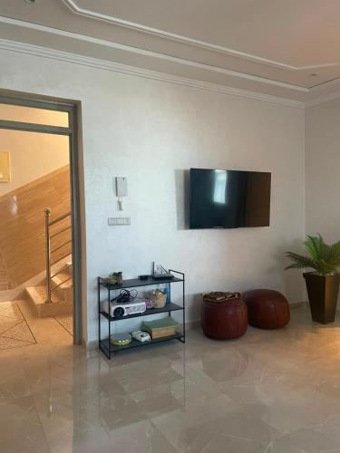 Family Duplex with Air Conditioning and Equipped Kitchen in Ajdir