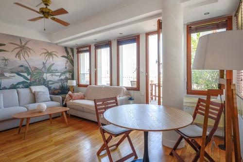 Cosy studio with terrace overlooking Marseille - image 5