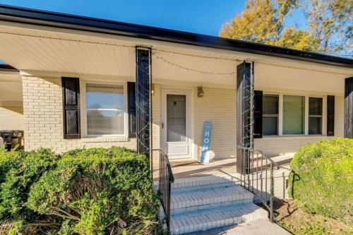 Pet Friendly 4BR 2.5BA Home in Clayton NC Sleeps 8 Minutes from Raleigh in Selma