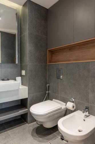 Charming 2 Bed Home in Clemenceau - image 5