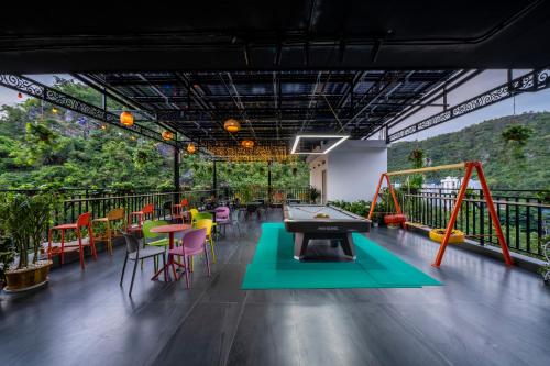 花園, Cat Ba Vista Luxury Hotel - New 2026 - Rooftop Infinity Pool in 杭隋