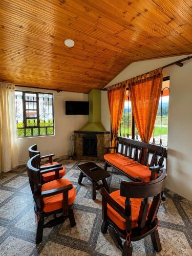2 bedrooms, 6 beds