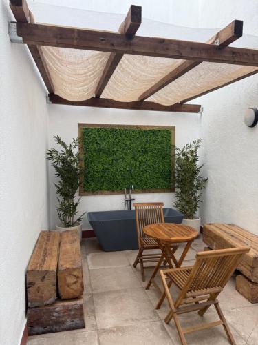 Patio Port ApartSuite con bañera exterior