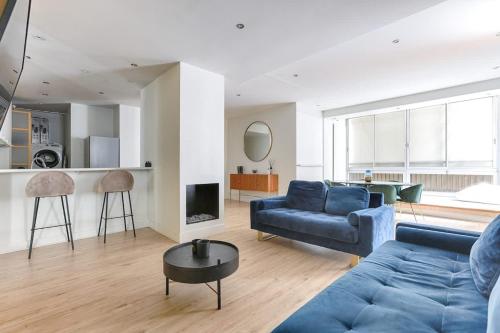 Luxury Apartment Montaigne Avenue
