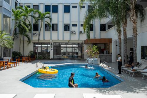 مسبح, Hotel Presidente Beach Salinas in ساليناس