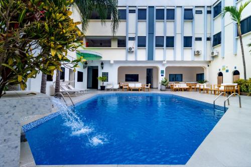 مسبح, Hotel Presidente Beach Salinas in ساليناس