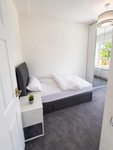 #186 Spacious Home for Work & Leisure - Sleeps 4-5 in Cheshire