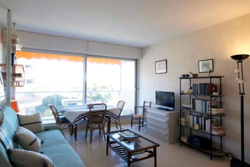 Nice studio on the seafront - image 5