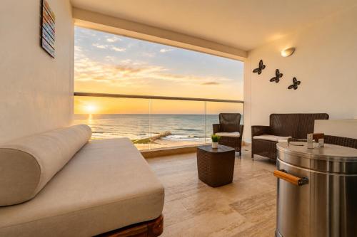 Sunset Oceanfront Studio