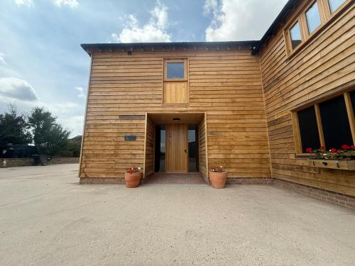 Coldharbour Loft with 'Hot Tub in the Sky' in Tenterden