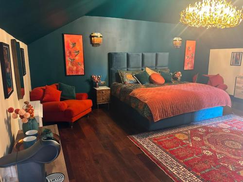 Coldharbour Loft with 'Hot Tub in the Sky' in Tenterden